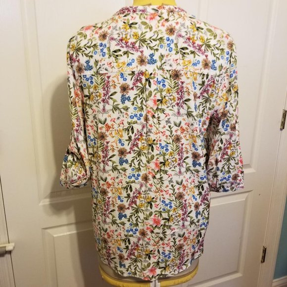 NWOT  Beautiful Floral Pin Pleated Blouse - Picture 4 of 11